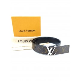 Cinturón Louis Vuitton...