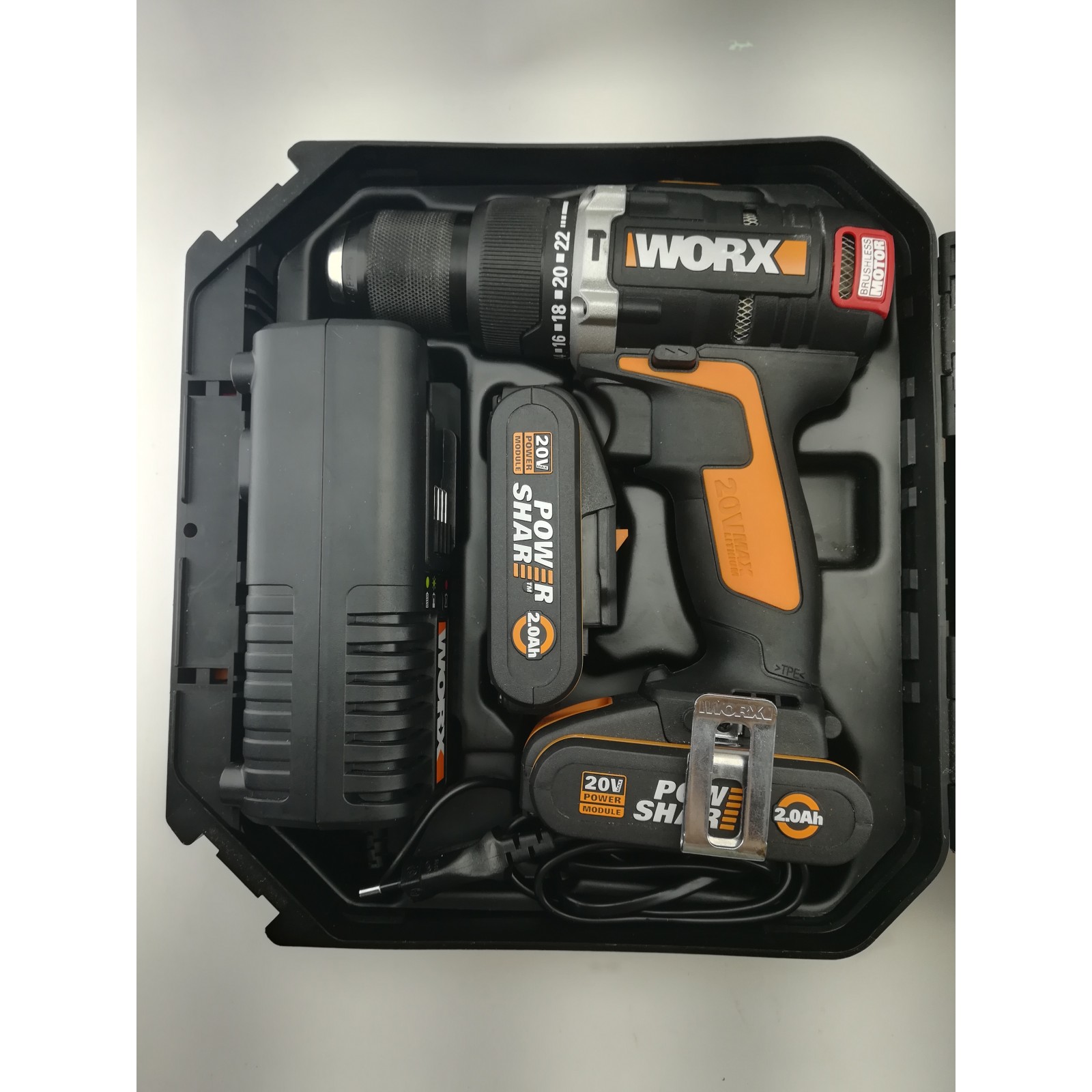 Worx WX373 Taladro Percutor + 2 Baterías 20V 2.0Ah + Maletín