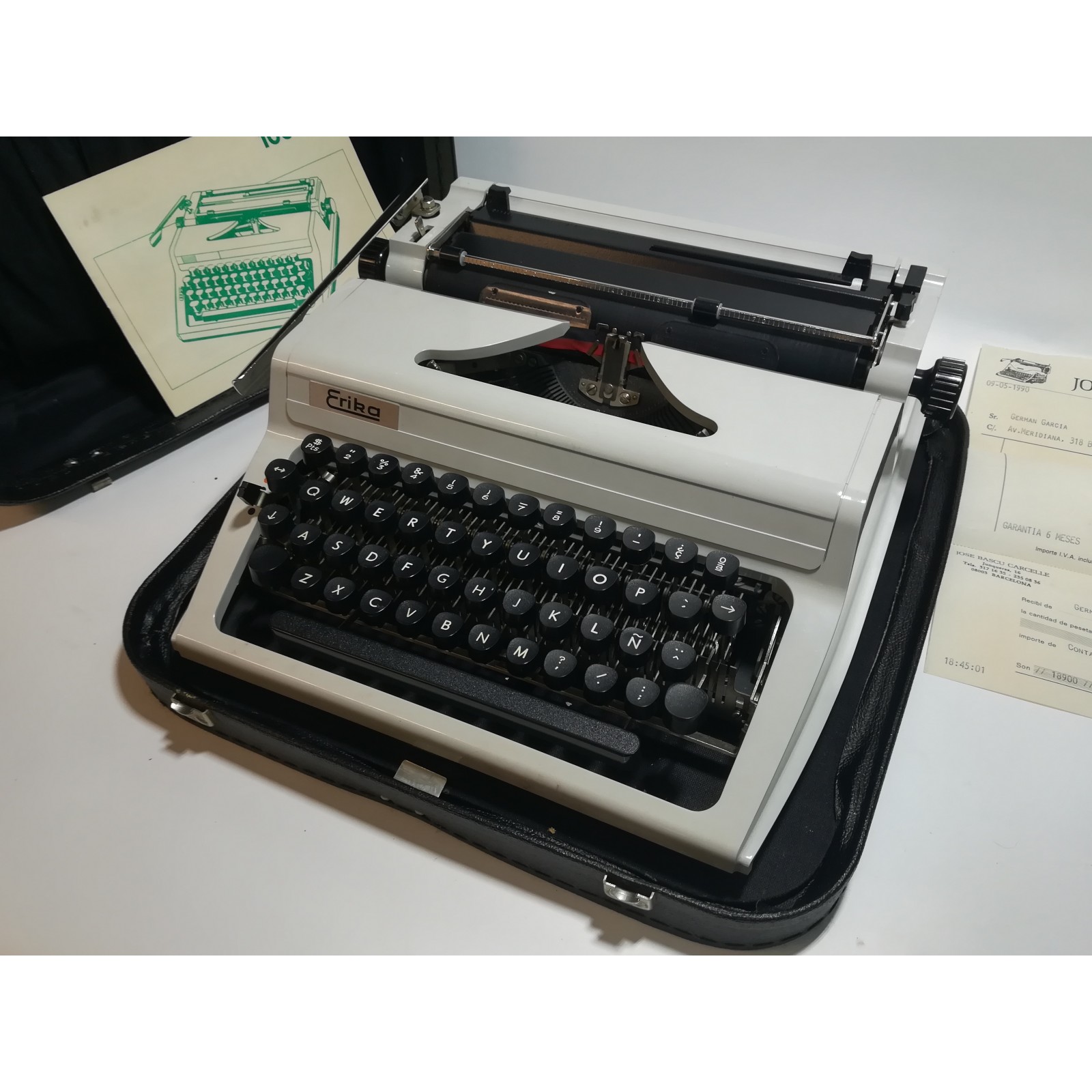 Máquina de Escribir ERIKA 100/105 con funda, manual y factura de 1990