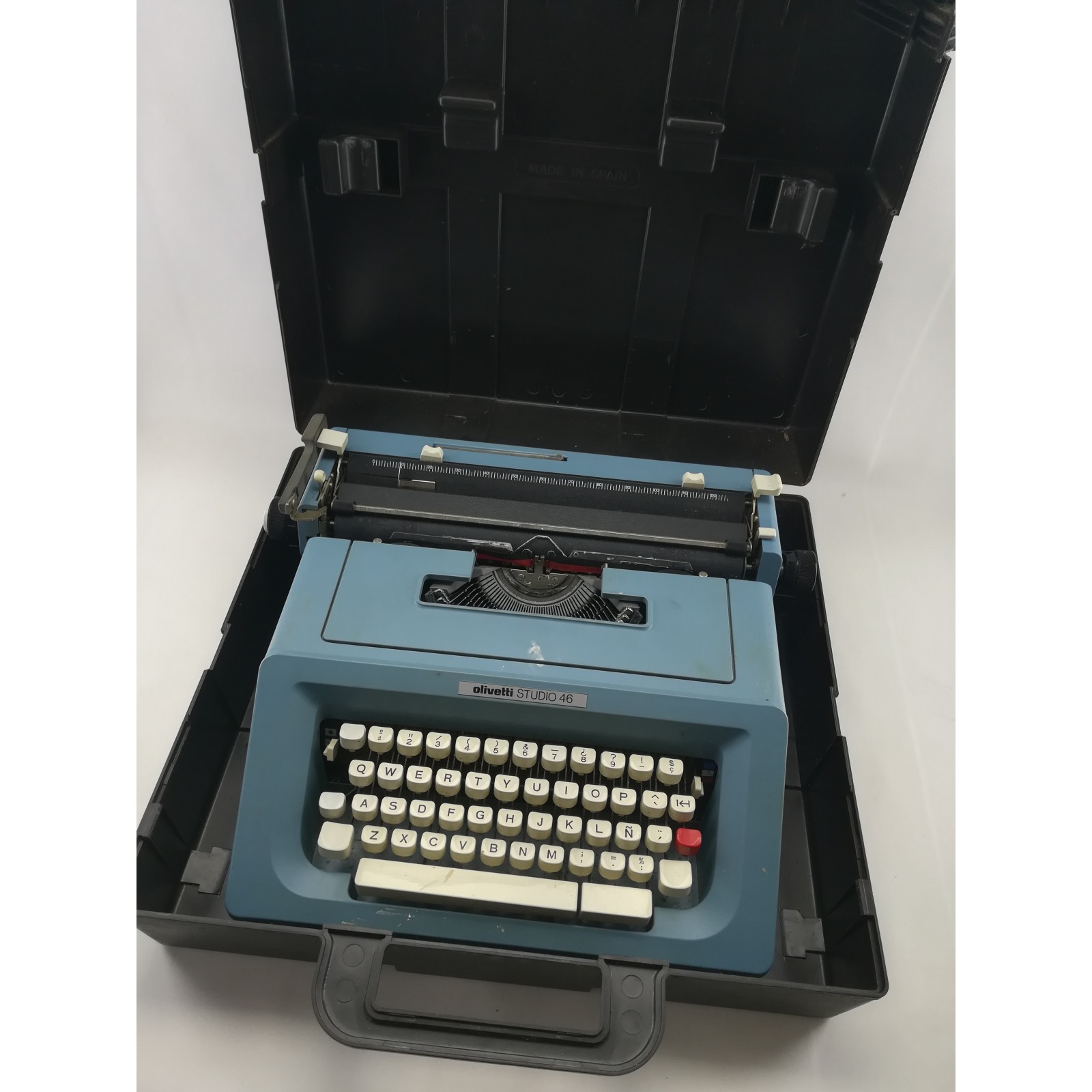 Maquina de escribir OLIVETTI Studio 46 con maletin