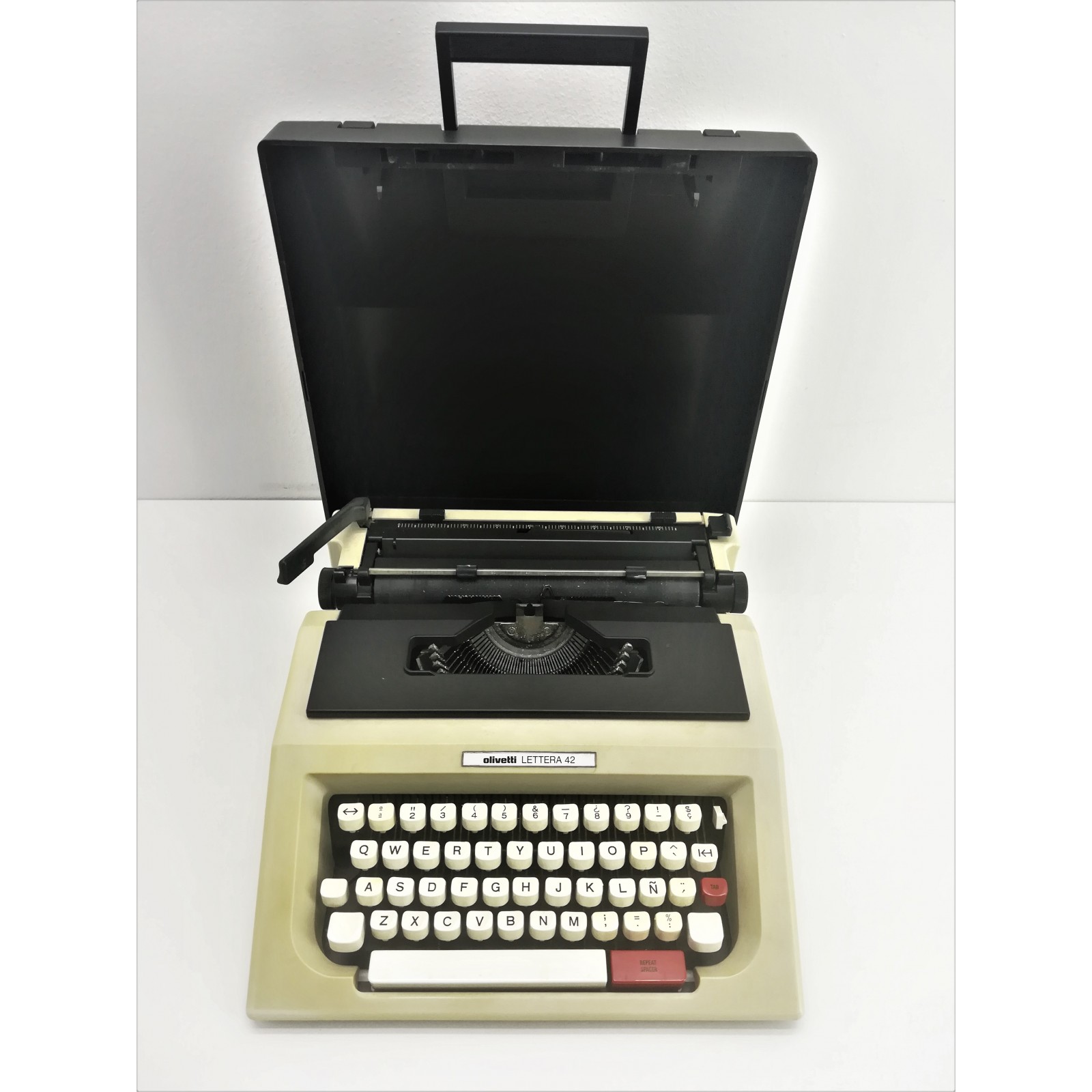 Generosidad Del Sur Servicio Máquina de escribir OLIVETTI Lettera 42 años 80's de segunda mano
