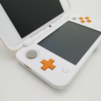 Consola New Nintendo 2DS XL blanco y naranja de segunda mano