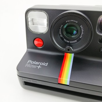instantánea Polaroid Now con filtros mano